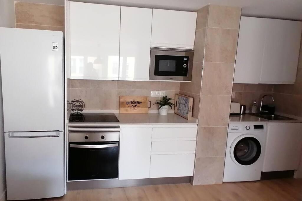 El Palo Cosy, 200 M From The Beach Apartment Malaga Bagian luar foto